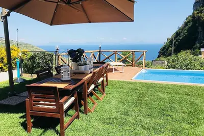 Image de Villa del Saraceno, dans un quartier calme, Ă 20 minutes de Sorrente, avec piscine, 3 chambres pour 8 personnes