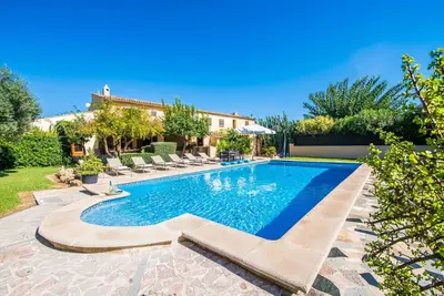 Image de Finca Can Verga à Pollensa de style campagnard avec piscine.