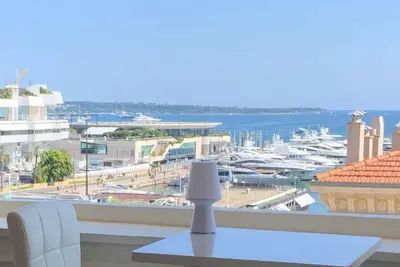 Superbe Studio Proche Du Palais, Tout Confort, Avec Vue Mer Et Terrasse