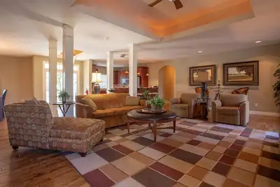 Image de Quaint Quarters - Villa de golf 4 chambres \/ 4 salles de bain idéale pour les grandes familles!
