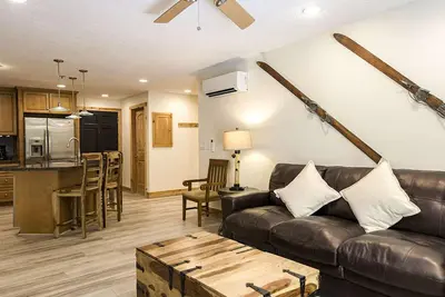 Image de Suite junior Premium spacieuse et aérienne-Un favori au Treasure Mountain Inn