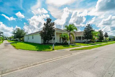 Image de 4 chambres, 4 salles de bain villa avec piscine privée et jacuzzi, situé sur la communauté de villégiature fermée