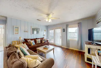 Image de Belle, maison chien-friendly île w / patio-promenade de la plage