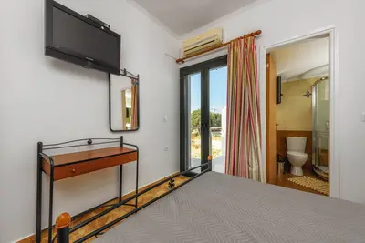 Alonaki Apartments