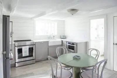 Image de Cottage rénové sur la rue principale - Très bien situé