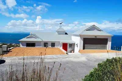 Image de Une Maison De Plage Spacieuse Moderne Donnant Sur La Baie.