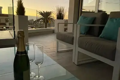 Image de Apt spacieux\/design moderne\/vue océan\/plage 300m\/large terrace\/piscine chauffée