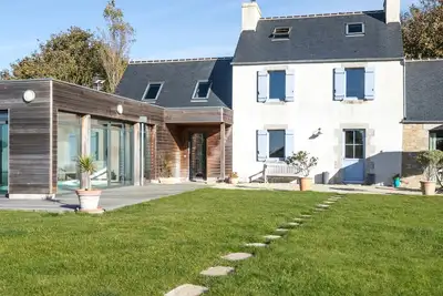 Image de Maison de caractère avec piscine intérieure chauffée à 800 m de la mer