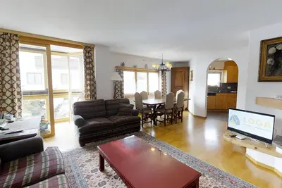 Image de 4½- appartement de 2 étages, environ 120m2.