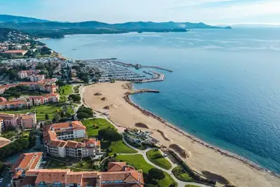Image de Grand T2 dans résidence bord de mer, accès direct plage, vue mer et plage