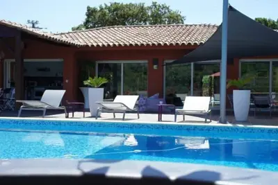 Image de Belle villa avec grande piscine Ă 3 minutes Ă pieds de la plage