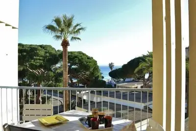 Image de Le Lavandou, beau T2 en duplex, 4 personnes, centre ville - bord de mer