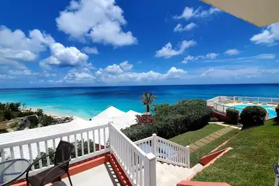 Image de Plage privée et piscine sur les falaises de Marley - Studio - Petit coin de paradis