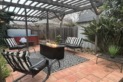 Image de Rabais spécial de 100 $ par nuit. * * 6 pâtés de maisons du centre-ville de Napa