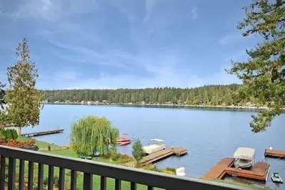 Image de Dortoir 5 chambres plus, 2 1\/2 salles de bain ~ Mason Lake Waterfront Home