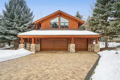 Image de Grande maison de 5 chambres Park City, jusqu'à 18 personnes, voiture incluse!