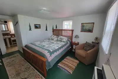 Image de Pins De Port: pittoresque 1 chambre (y compris mini-cuisine), 1 salle de bain à Eagle Harbour