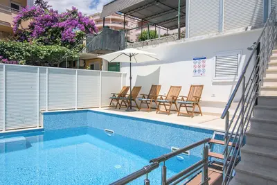 Image de A3 - Appartement de 90 m2 avec grande terrasse et jardin, à seulement 50m de la plage