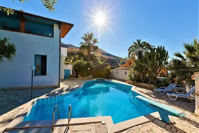 Image de Villa avec vue sur la mer et piscine