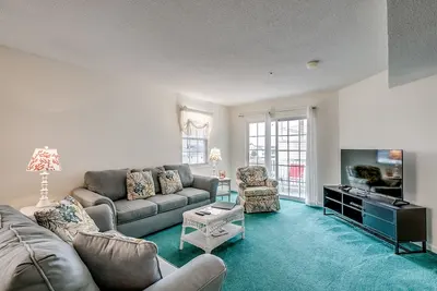 Image de Spacieux Condo, en face de la plage, surplombant l'entrée