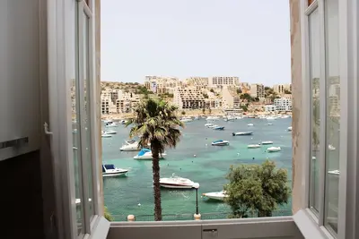 Image de Bh2 - 3 chambres en front de mer apt. - St Paul`s Bay, Terrasse arrière,