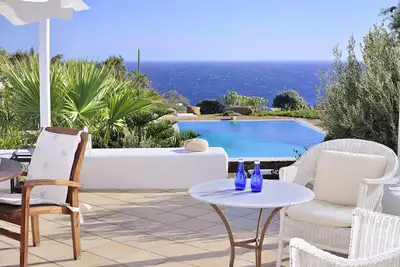 Image de Villa Sesilia 10 minutes de la plage de Lia, avec piscine, 7 chambres, peut accueillir 14 personnes.