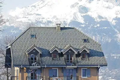 Image de Appartement pour 8 cosy et moderne | Près du centre-ville!