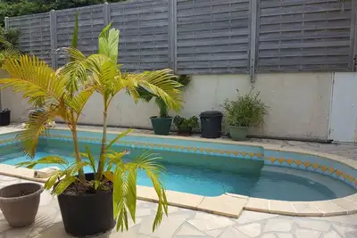 Villa 2 chambres vue mer avec  piscine et accès plage.