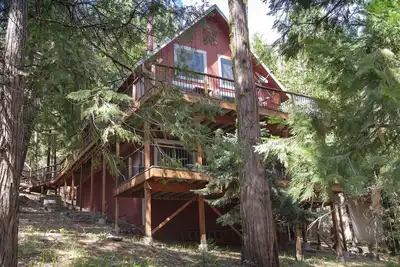 Image de Plaisirs estivaux au lac Pinecrest et Ă la fraise Ă quelques minutes seulement!