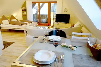 Image de Appartement moderne d'une pièce avec balcon et vue sur le lac et la montagne et Internet / Wlan