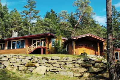 Image de Bamboo Grove: Spectacular Ocean View Custom West Timberframe Home. .