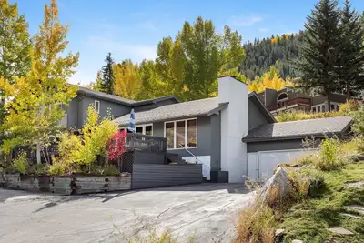 Image de Maison de montagne vail! Juste rénové. Pour 18 personnes