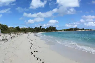 Image de Location abordable en bord de mer avec des vues spectaculaires. Regarde!