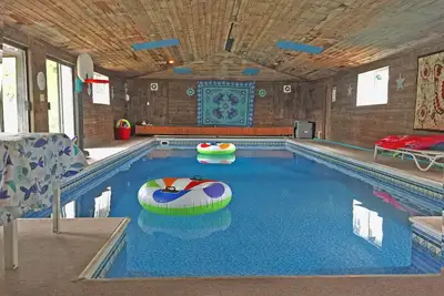 Image de Piscine intérieure entièrement approvisionnée