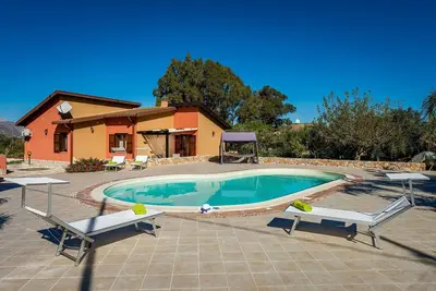 Image de Maison en Sicile avec piscine et jardin