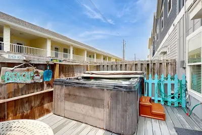 Image de Nouvelle Liste! Maison de ville accueillant les Snowbirds, en face de la plage avec chiens de piscine partagés Ok