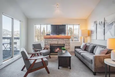 Image de Tyndall Stone 314 Village!
