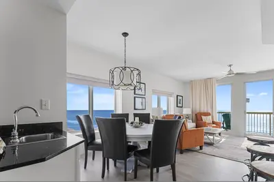 Image de * Amazing Views de cet étage Corner Unit 12 - Chaises de plage et parasol Incl