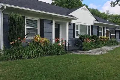 Image de 3br \/ 2Bath confortable dans le centre-ville historique de Cleveland Tn