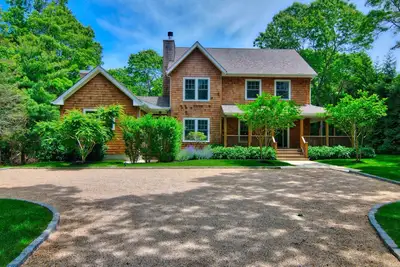 Image de Ferme privée, charmante et charmante située sur 1 acre à Wainscott East Hampton