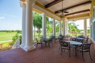 Image de Villa familiale moderne avec piscine et spa orientés plein sud - Situé sur Gated Resort