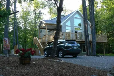 Image de Beau nouveau chalet Pocono! Attendez de voir celui-ci!