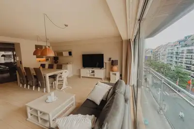 Image de Superbe appartement du centre-ville 300m de la plage
