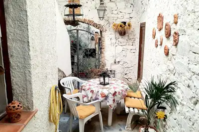 Image de Séjour romantique dans un ancien village en bord de mer! Wi-Fi