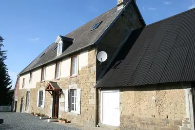 Image de Très spacieuses récemment rénovées 18ème siècle Ferme en milieu rural Semi