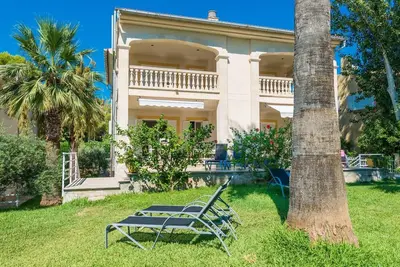 Appartement 3-1 avec sortie directe sur la plage d'Alcudia.