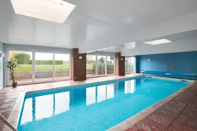 Image de A beautiful Apartment with Indoor Swimming Pool close to Stratford