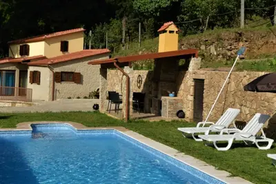 Image de Casa do Ribeiro / Quinta da Costeira Al 80 388 Location complète avec piscine.