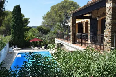 A 300 m des plages et du centre, Villa avec vue mer et piscine. Le top Le Calme