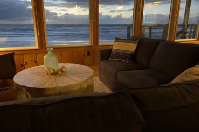 Image de Oceanfront, accès à la plage privée, parfait pour les réunions de famille